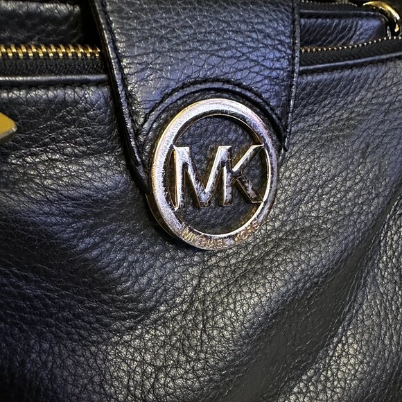 Michael Kors Fulton Large Black Pebbled Leather Crossbody Bag - Picture 6 of 15